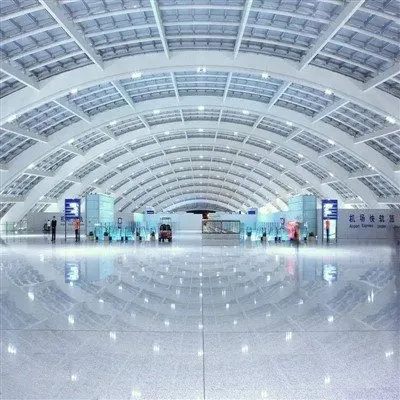 Метална зрачна зграда